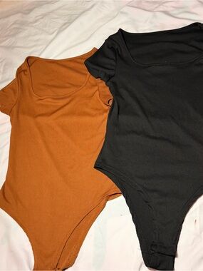 Everyday Ribbed Scoop-Neck Bodysuit in Black & Rust bundle